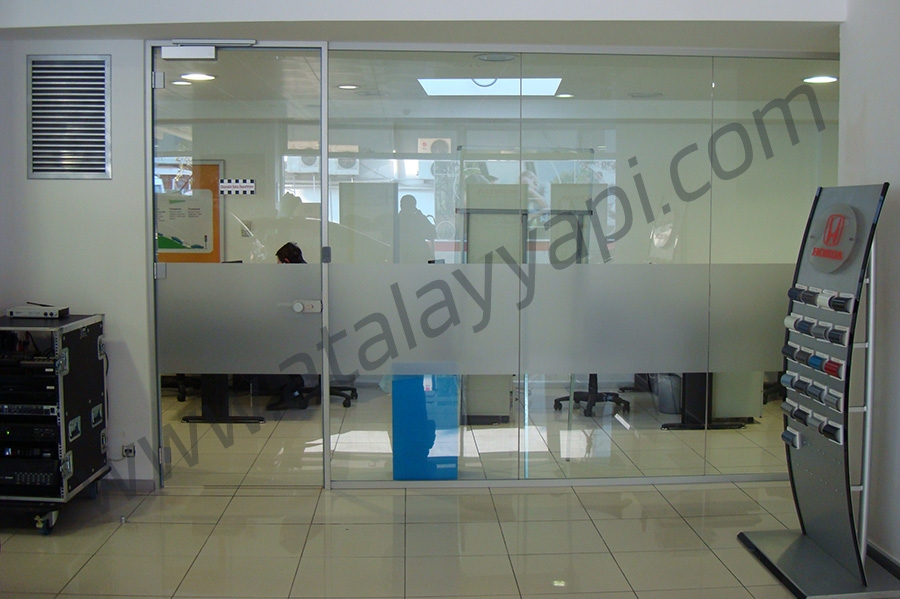 Honda Ayışığı Ahşağ ve Cam Ofis Bölme Üretimi