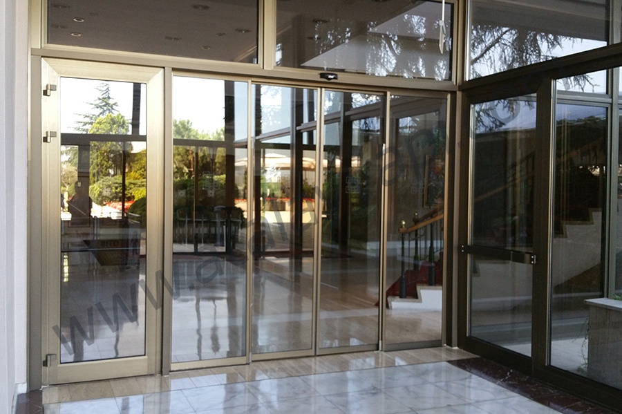 Hilton Askeri Müze Fotoselli Otomatik Döner Kapı