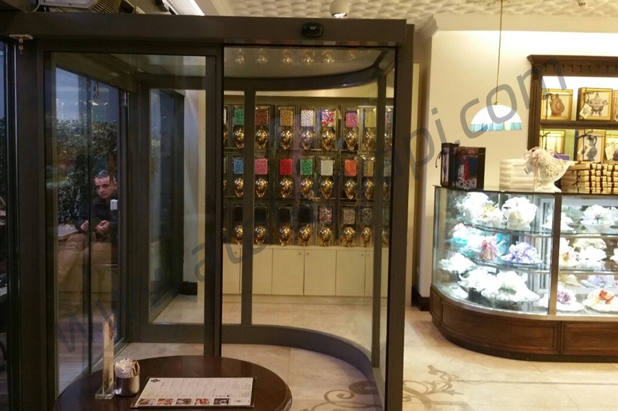 Pelit Pastaneleri Fotoselli Otomatik Döner Kapı