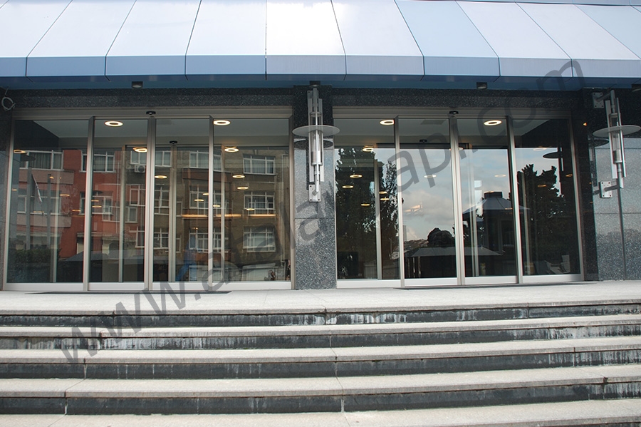 Turkuaz Medya Atv Televizyon Fotoselli Otomatik Döner Kapı