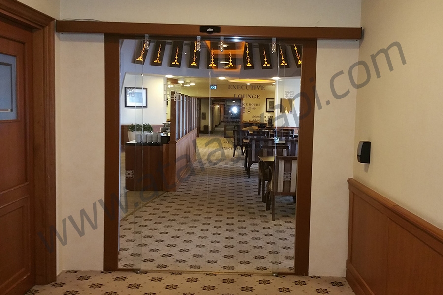 Hilton Askeri Müze Fotoselli Otomatik Döner Kapı