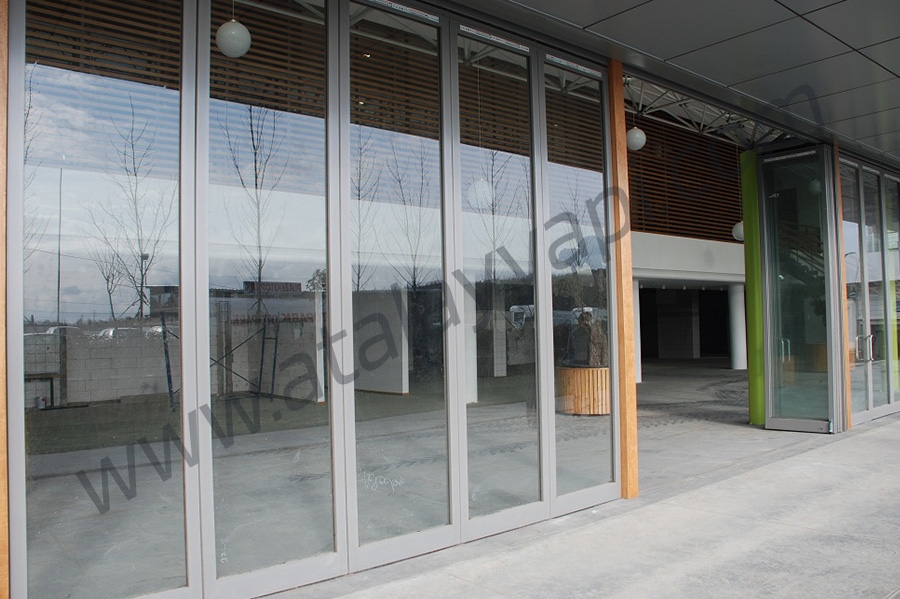 Pelit Pastaneleri Cam Cama Kayar Toplanır Üretimi