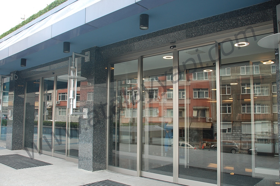 Turkuaz Medya Atv Televizyon Fotoselli Otomatik Döner Kapı