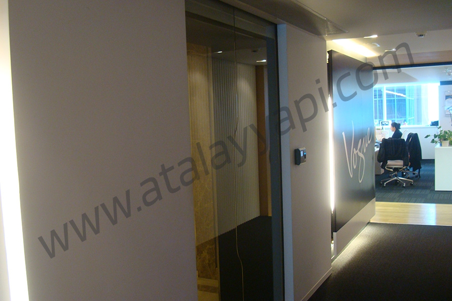 Brtih Amerikan Tabakko (BAT) Fotoselli Otomatik Döner Kapı