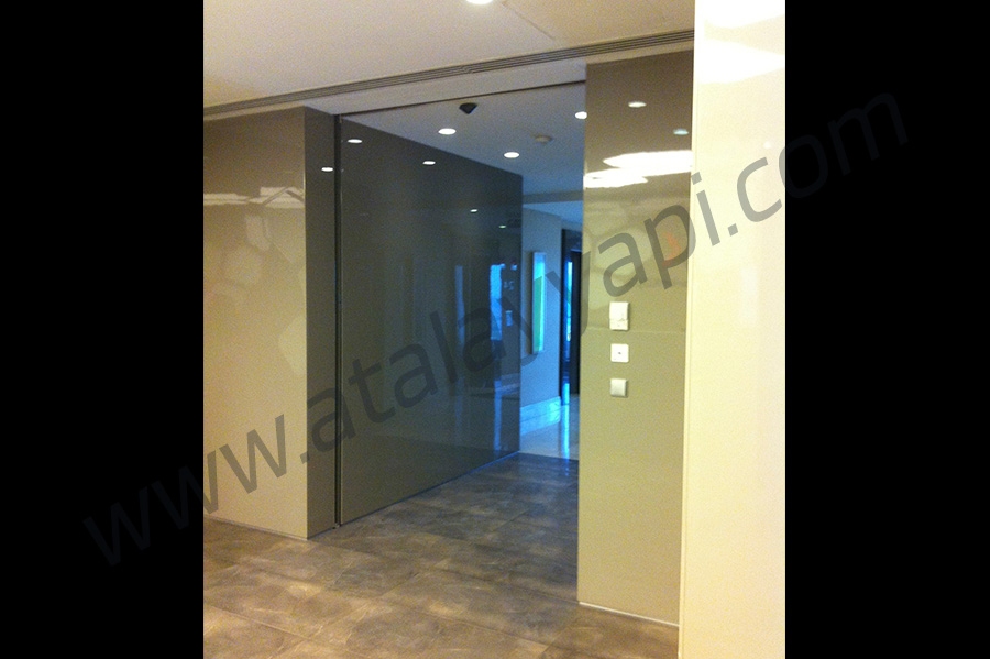 Brtih Amerikan Tabakko (BAT) Fotoselli Otomatik Döner Kapı