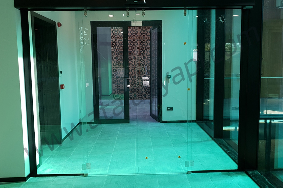 Borsa İstanbul Fotoselli Otomatik Döner Kapı